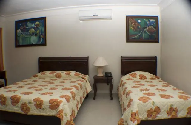Hotel Luis V Santo Domingo room 2 lit